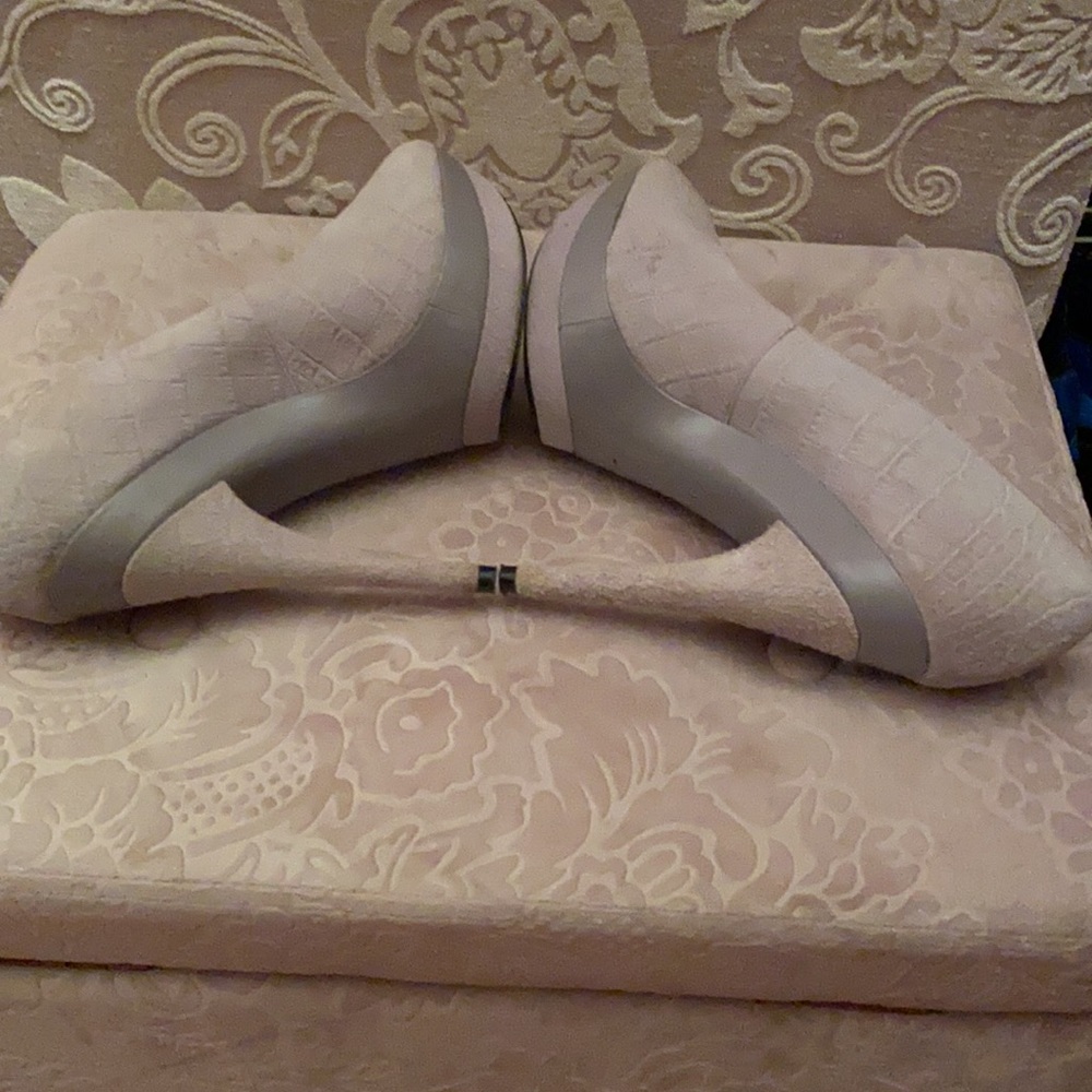 Paris Hiliton Sueded Grey Heels Size 6.5 - Picture 4 of 5